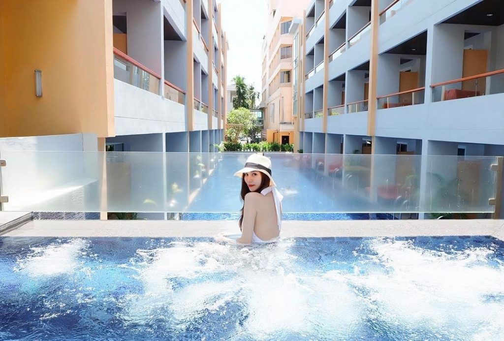 หนีมานอนริมหาด ฟูราม่า เอ๊กคลูซีฟ แซนดารา หัวหิน ชะอำ ไม่แพงด้วยนะเออ :  ChillNaiD ชิวไหนดี